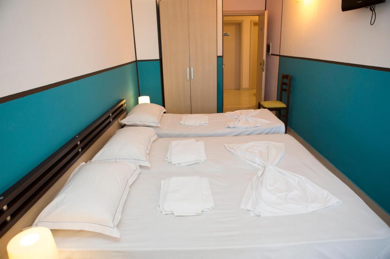 Hotel Vala Драч Екстериор снимка